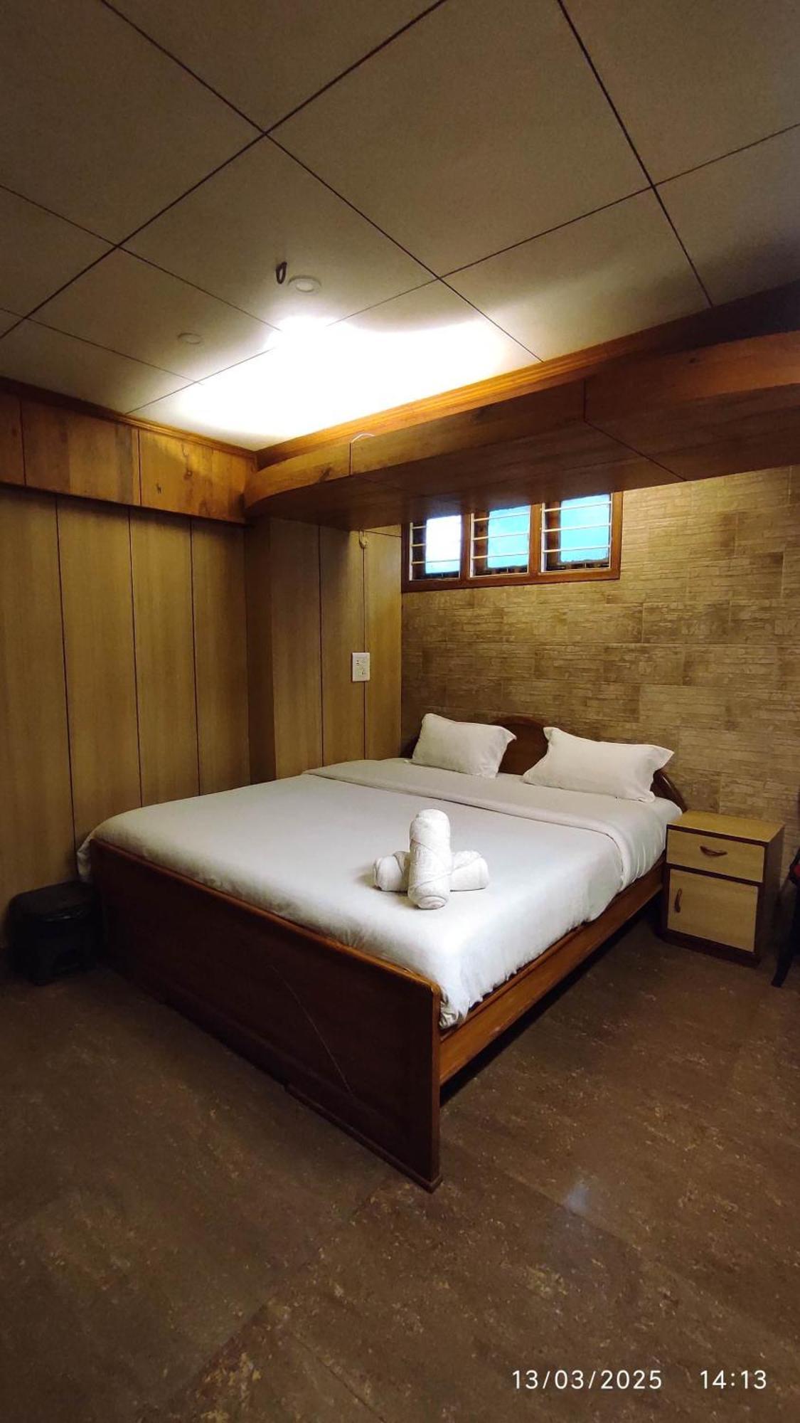 Baba Tourist Lodge Shillong Exterior foto