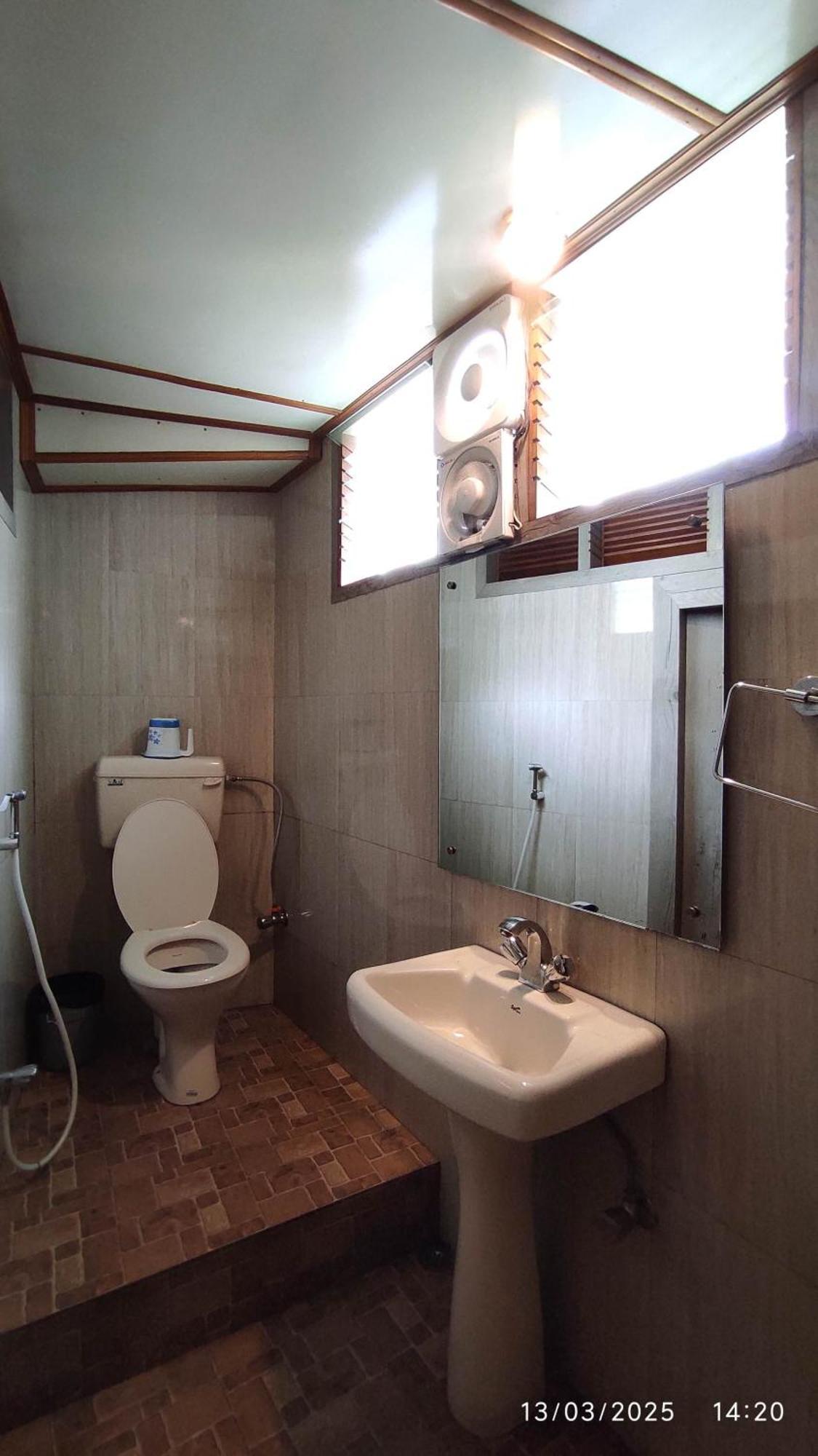 Baba Tourist Lodge Shillong Exterior foto