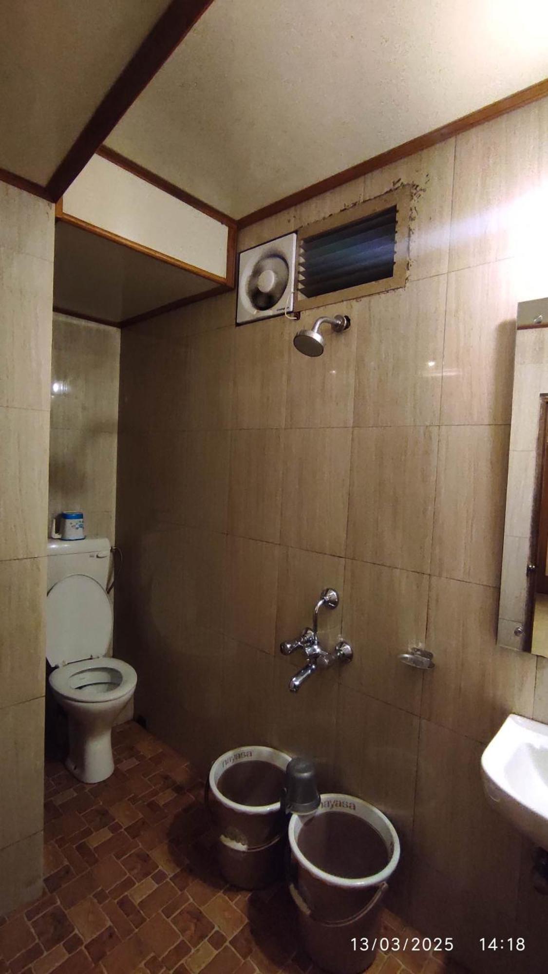 Baba Tourist Lodge Shillong Exterior foto