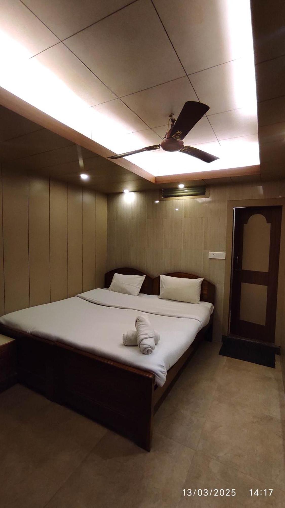 Baba Tourist Lodge Shillong Exterior foto